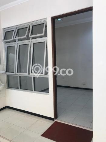 Rumah Strategis Modern Lb 221m2 di Manahan, Solo Rumah Strategis Modern Lb 221m2 di Manahan, Solo
