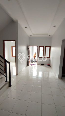 EXCLUSIVE HOME! Rumah di Duren Sawit, 4 KT, Design Modern, Luas 100m2m² Bangunan 180m2m² EXCLUSIVE HOME! Rumah di Duren Sawit, 4 KT, Design Modern, Luas 100m2m² Bangunan 180m2m²