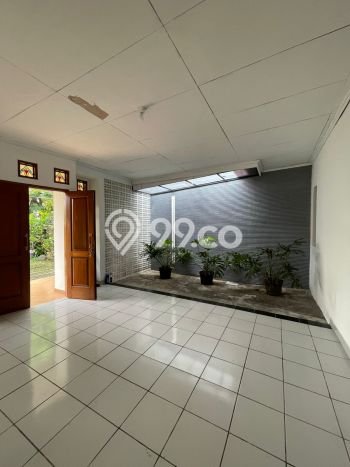 Rumah Elit Modern Tanpa Renovasi di Lebak Bulus Jakarta Selatan Rumah Elit Modern Tanpa Renovasi di Lebak Bulus Jakarta Selatan