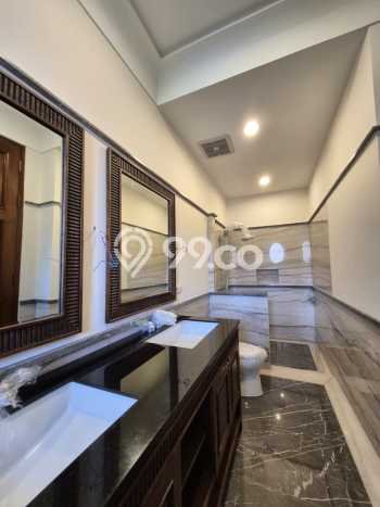 For Sale! Premium House LT 250m2 Desain Elegan di Cipete For Sale! Premium House LT 250m2 Desain Elegan di Cipete