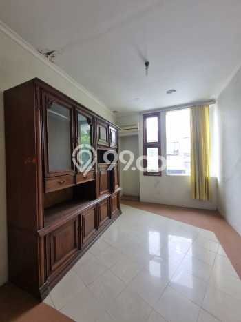 Rumah Elit Modern Tanpa Renovasi di Tanjung Barat Jakarta Selatan Rumah Elit Modern Tanpa Renovasi di Tanjung Barat Jakarta Selatan