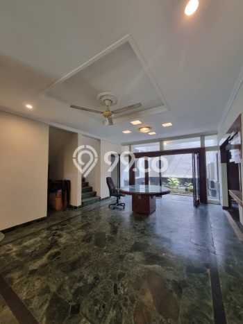 Rumah Elit Modern Tanpa Renovasi di Tanjung Barat Jakarta Selatan Rumah Elit Modern Tanpa Renovasi di Tanjung Barat Jakarta Selatan