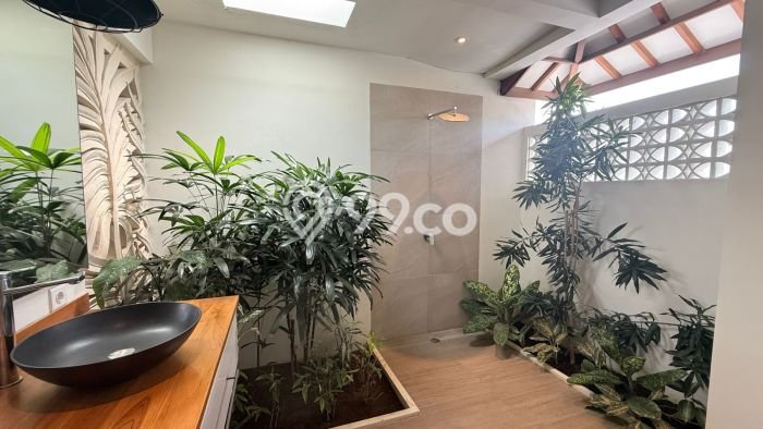 Dijual! Vila Kawasan , Ukuran 320m2m², Dekat ke Pusat Kota Dijual! Vila Kawasan , Ukuran 320m2m², Dekat ke Pusat Kota