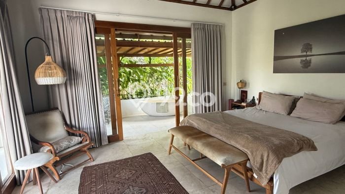 Dijual! Vila Kawasan , Ukuran 320m2m², Dekat ke Pusat Kota Dijual! Vila Kawasan , Ukuran 320m2m², Dekat ke Pusat Kota