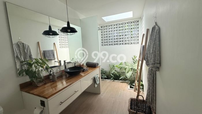 Dijual! Vila Kawasan , Ukuran 320m2m², Dekat ke Pusat Kota Dijual! Vila Kawasan , Ukuran 320m2m², Dekat ke Pusat Kota
