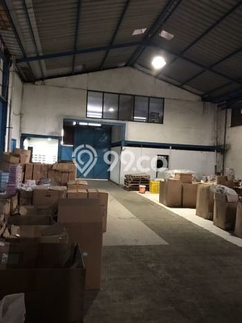 Unit Gudang Disewakan di Moch Toha di Area Ramai & Strategis Unit Gudang Disewakan di Moch Toha di Area Ramai & Strategis