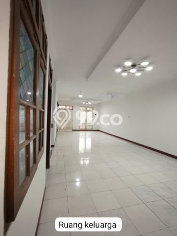RARE UNIT! Rumah kawasan Pulomas, 4 KM, View Kota, Luas 160m2m² LB 160m2m² RARE UNIT! Rumah kawasan Pulomas, 4 KM, View Kota, Luas 160m2m² LB 160m2m²