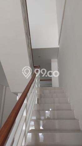 Gudang Area Perdagangan Kawasan Pulo Gadung, Luas 180m², Siap Usaha Gudang Area Perdagangan Kawasan Pulo Gadung, Luas 180m², Siap Usaha