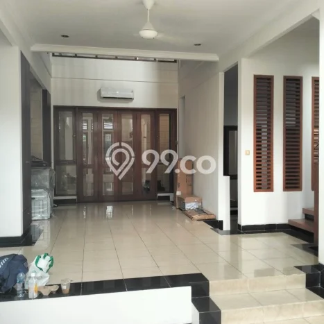 Lokasi strategis! Rumah siap huni disewakan di Kebayoran Baru LB 350m2 Lokasi strategis! Rumah siap huni disewakan di Kebayoran Baru LB 350m2