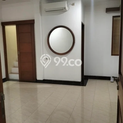Lokasi strategis! Rumah siap huni disewakan di Kebayoran Baru LB 350m2 Lokasi strategis! Rumah siap huni disewakan di Kebayoran Baru LB 350m2