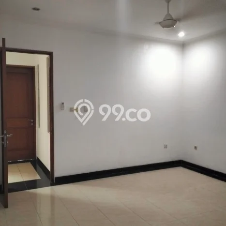 Lokasi strategis! Rumah siap huni disewakan di Kebayoran Baru LB 350m2 Lokasi strategis! Rumah siap huni disewakan di Kebayoran Baru LB 350m2