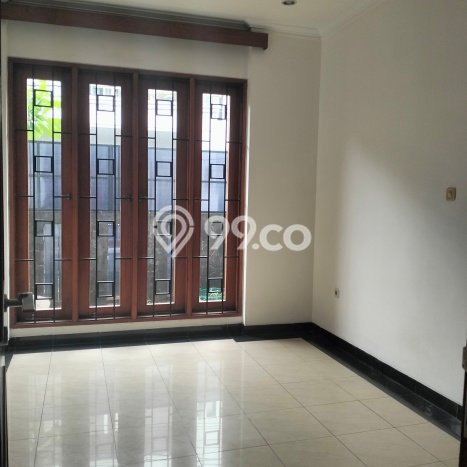 Lokasi strategis! Rumah siap huni disewakan di Kebayoran Baru LB 350m2 Lokasi strategis! Rumah siap huni disewakan di Kebayoran Baru LB 350m2