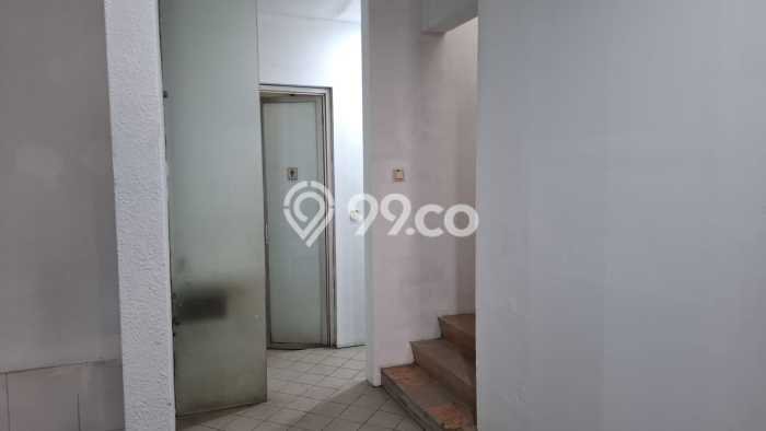 Area Ramai! Ruko Dijual di Serpong Utara untuk Bisnis Luas Bangunan 520m2 Area Ramai! Ruko Dijual di Serpong Utara untuk Bisnis Luas Bangunan 520m2