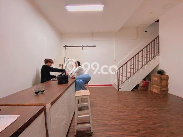 Rumah Elit Modern Tanpa Renovasi di Petukangan Jakarta Selatan Rumah Elit Modern Tanpa Renovasi di Petukangan Jakarta Selatan