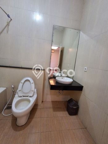Hunian Elit LB 250m2 Siap Pakai Desain Elegan di Bintaro, Tangerang Selatan Hunian Elit LB 250m2 Siap Pakai Desain Elegan di Bintaro, Tangerang Selatan