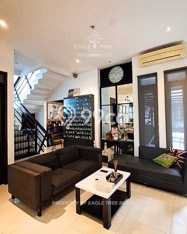 Hunian Elit LB 250m2 Siap Pakai Desain Elegan di Bintaro, Tangerang Selatan Hunian Elit LB 250m2 Siap Pakai Desain Elegan di Bintaro, Tangerang Selatan