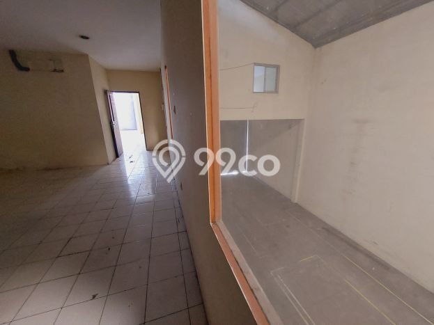 For Rent Gudang Strategis di , Luas 330m2m², Area Ramai For Rent Gudang Strategis di , Luas 330m2m², Area Ramai