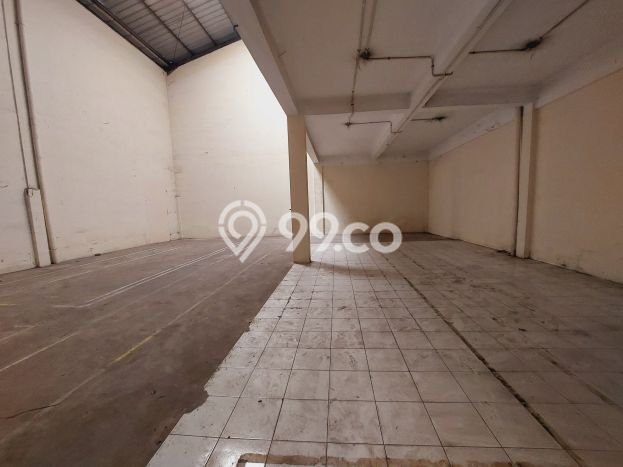 For Rent Gudang Strategis di , Luas 330m2m², Area Ramai For Rent Gudang Strategis di , Luas 330m2m², Area Ramai