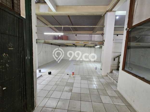 Ruko untuk disewa di Regol punya LT 200m2 & LB 550m2 harga sewa kompetitif Ruko untuk disewa di Regol punya LT 200m2 & LB 550m2 harga sewa kompetitif