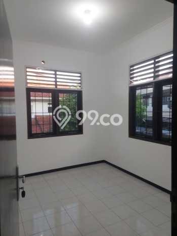For Sale! Luxury House LT 135m2 Desain Elegan di Tomang For Sale! Luxury House LT 135m2 Desain Elegan di Tomang
