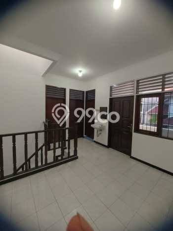 For Sale! Luxury House LT 135m2 Desain Elegan di Tomang For Sale! Luxury House LT 135m2 Desain Elegan di Tomang
