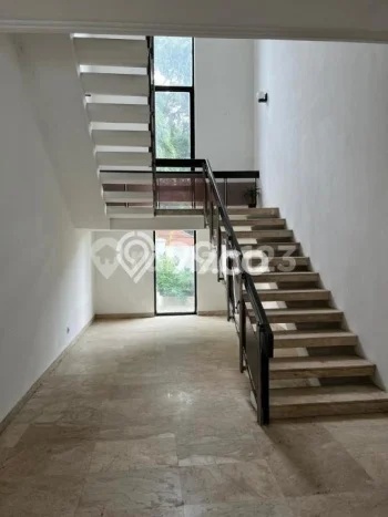 Ready to Use! Luxury House LT 702m2 Desain Modern di Senopati Ready to Use! Luxury House LT 702m2 Desain Modern di Senopati