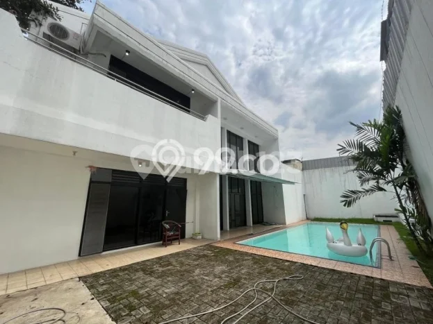 Ready to Use! Luxury House LT 702m2 Desain Modern di Senopati Ready to Use! Luxury House LT 702m2 Desain Modern di Senopati