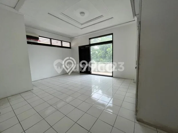 Ready to Use! Luxury House LT 702m2 Desain Modern di Senopati Ready to Use! Luxury House LT 702m2 Desain Modern di Senopati