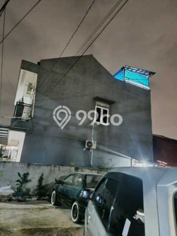 Rumah Strategis Modern Lb 200m2 di Karang Tengah, Tangerang Rumah Strategis Modern Lb 200m2 di Karang Tengah, Tangerang