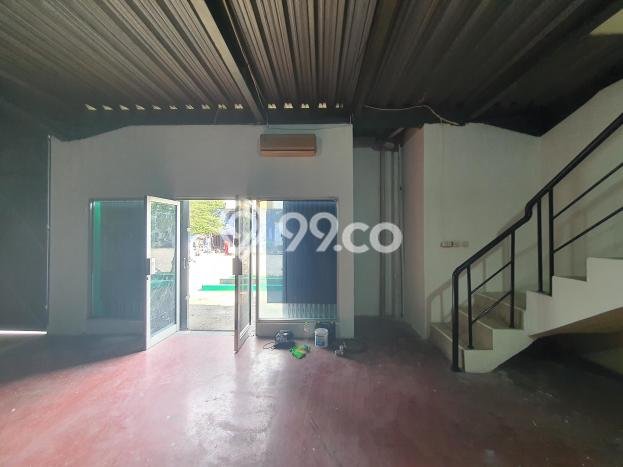 PRIME LOCATION! Gudang di Karawaci, Luas 350m², Kawasan Komersial, Lokasi Premium PRIME LOCATION! Gudang di Karawaci, Luas 350m², Kawasan Komersial, Lokasi Premium