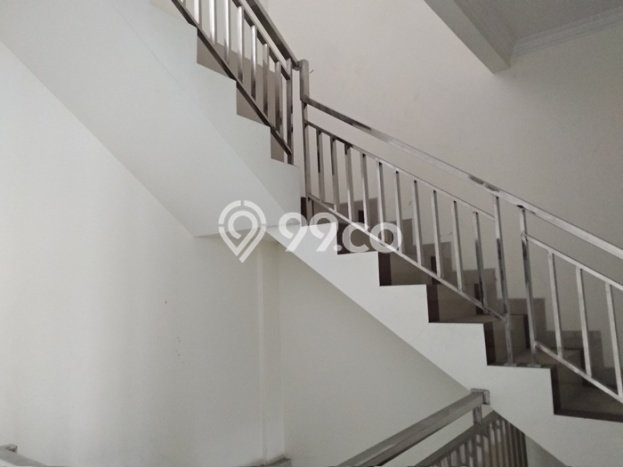 Ruko Dijual di Jakarta Timur LT 110m2 & LB 300m2 Lokasi Terbaik! Ruko Dijual di Jakarta Timur LT 110m2 & LB 300m2 Lokasi Terbaik!