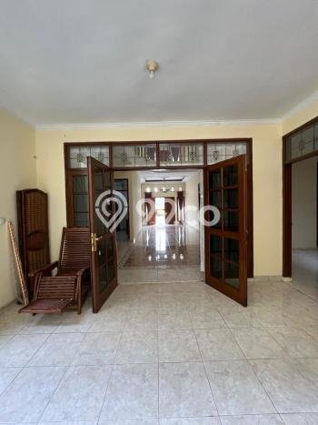 SPECIAL OFFER! Rumah di Duren Sawit, 4 KT, Area Strategis, Luas 240m2m² LB 400m2m² SPECIAL OFFER! Rumah di Duren Sawit, 4 KT, Area Strategis, Luas 240m2m² LB 400m2m²