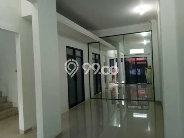 Rumah Modern 4 KT di Pakuwon City Surabaya Full Furnished Rumah Modern 4 KT di Pakuwon City Surabaya Full Furnished