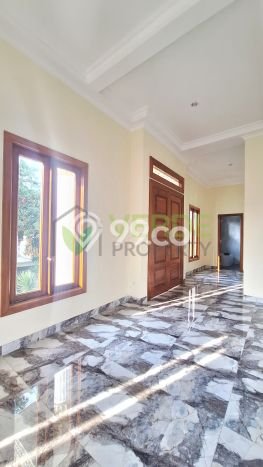 Ready to Use! Luxury House LT 340m2 Desain Elegan di BSD Puspita Loka Ready to Use! Luxury House LT 340m2 Desain Elegan di BSD Puspita Loka