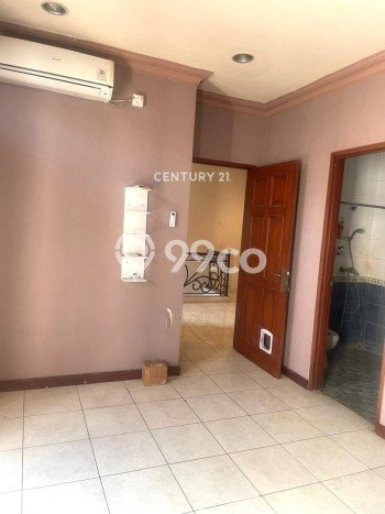 Siap Huni Rumah Mewah 3 Kamar di Kebayoran Lama Dekat ke Mana Pun Siap Huni Rumah Mewah 3 Kamar di Kebayoran Lama Dekat ke Mana Pun