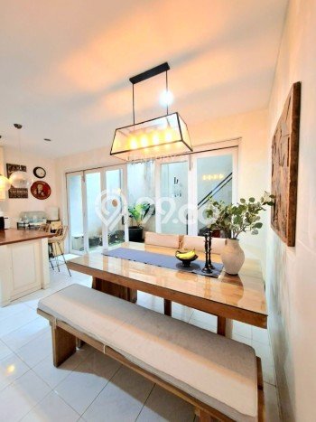 Hunian Mewah LB 230m2 Siap Huni Desain Elegan di Bintaro, Tangerang Selatan Hunian Mewah LB 230m2 Siap Huni Desain Elegan di Bintaro, Tangerang Selatan