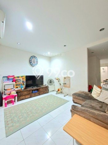 Hunian Mewah LB 230m2 Siap Huni Desain Elegan di Bintaro, Tangerang Selatan Hunian Mewah LB 230m2 Siap Huni Desain Elegan di Bintaro, Tangerang Selatan
