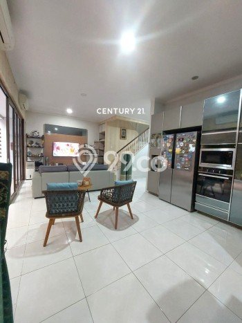 Hunian Elit LB 177m2 Siap Huni Desain Elegan di Bintaro, Tangerang Selatan Hunian Elit LB 177m2 Siap Huni Desain Elegan di Bintaro, Tangerang Selatan