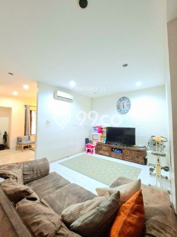 Hunian Mewah LB 230m2 Siap Huni Desain Elegan di Bintaro, Tangerang Selatan Hunian Mewah LB 230m2 Siap Huni Desain Elegan di Bintaro, Tangerang Selatan