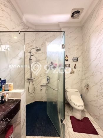 Hunian Elit LB 1500m2 Siap Pakai Desain Elegan di Cireundeu, Tangerang Hunian Elit LB 1500m2 Siap Pakai Desain Elegan di Cireundeu, Tangerang