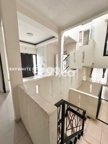 Hunian Cantik Minimalis Lb 200m2 di Cinere, Depok Hunian Cantik Minimalis Lb 200m2 di Cinere, Depok