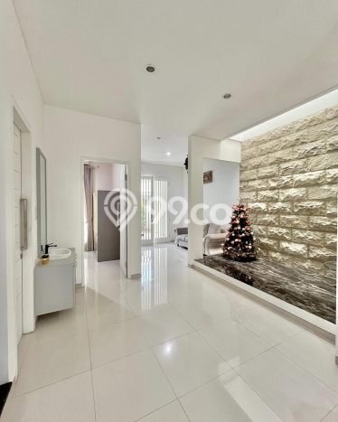 Hunian Elit LB 350m2 Siap Pakai Desain Elegan di Citraland, Surabaya Hunian Elit LB 350m2 Siap Pakai Desain Elegan di Citraland, Surabaya