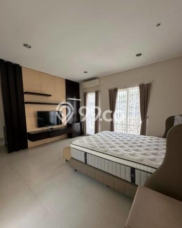 Rumah Mewah LB 330m2 Siap Huni Desain Elegan di Citraland, Surabaya Rumah Mewah LB 330m2 Siap Huni Desain Elegan di Citraland, Surabaya