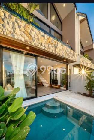 Vila Strategis Kawasan , Luas 200m2m², Akses ke berbagai keperluan Vila Strategis Kawasan , Luas 200m2m², Akses ke berbagai keperluan