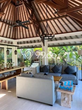 Vila Kawasan , Dimensi 575m2m², Akses ke transportasi umum Vila Kawasan , Dimensi 575m2m², Akses ke transportasi umum
