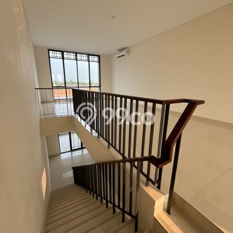 Ruko Dijual di Tangerang LT 63m2 & LB 163m2 Lokasi Terbaik! Ruko Dijual di Tangerang LT 63m2 & LB 163m2 Lokasi Terbaik!