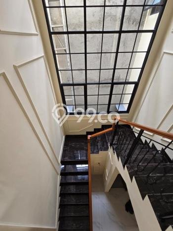 Hunian Mewah Dijual LT 180m2 di BSD, Tangerang Selatan Hunian Mewah Dijual LT 180m2 di BSD, Tangerang Selatan