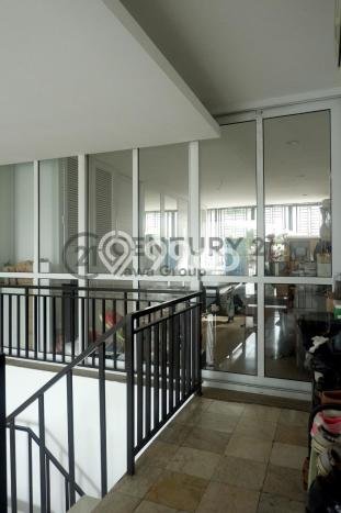 Ready to Use! Premium House LT 481m2 Desain Elegan di Tomang Ready to Use! Premium House LT 481m2 Desain Elegan di Tomang