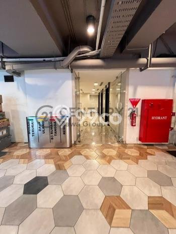 Unit Komersial Disewakan di Sudirman di Area Ramai & Strategis Unit Komersial Disewakan di Sudirman di Area Ramai & Strategis