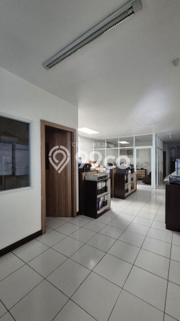 Gudang Area Komersial di Jatinegara, Luas 472m2m², Jalan Raya Gudang Area Komersial di Jatinegara, Luas 472m2m², Jalan Raya